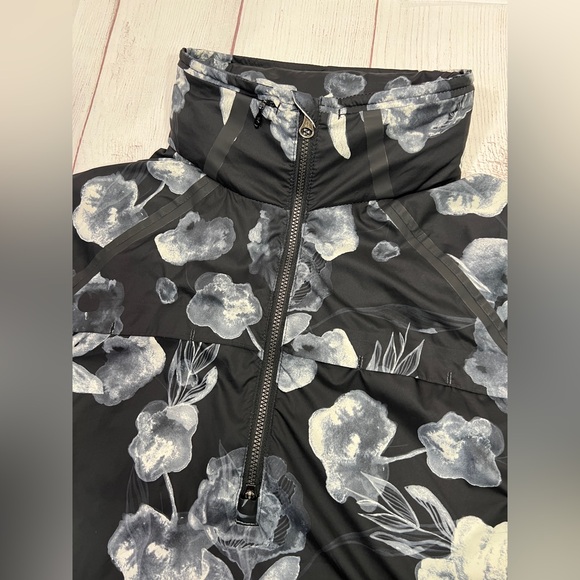 Lululemon Miss Misty Pullover - 10 - black white packable hooded windbreaker - Picture 10 of 16